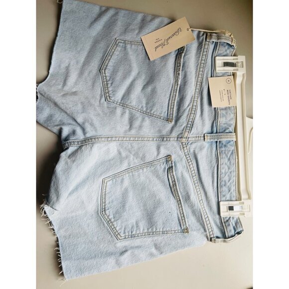 NWT Universal Thread Midi Short raw hem size 4 - Picture 5 of 9